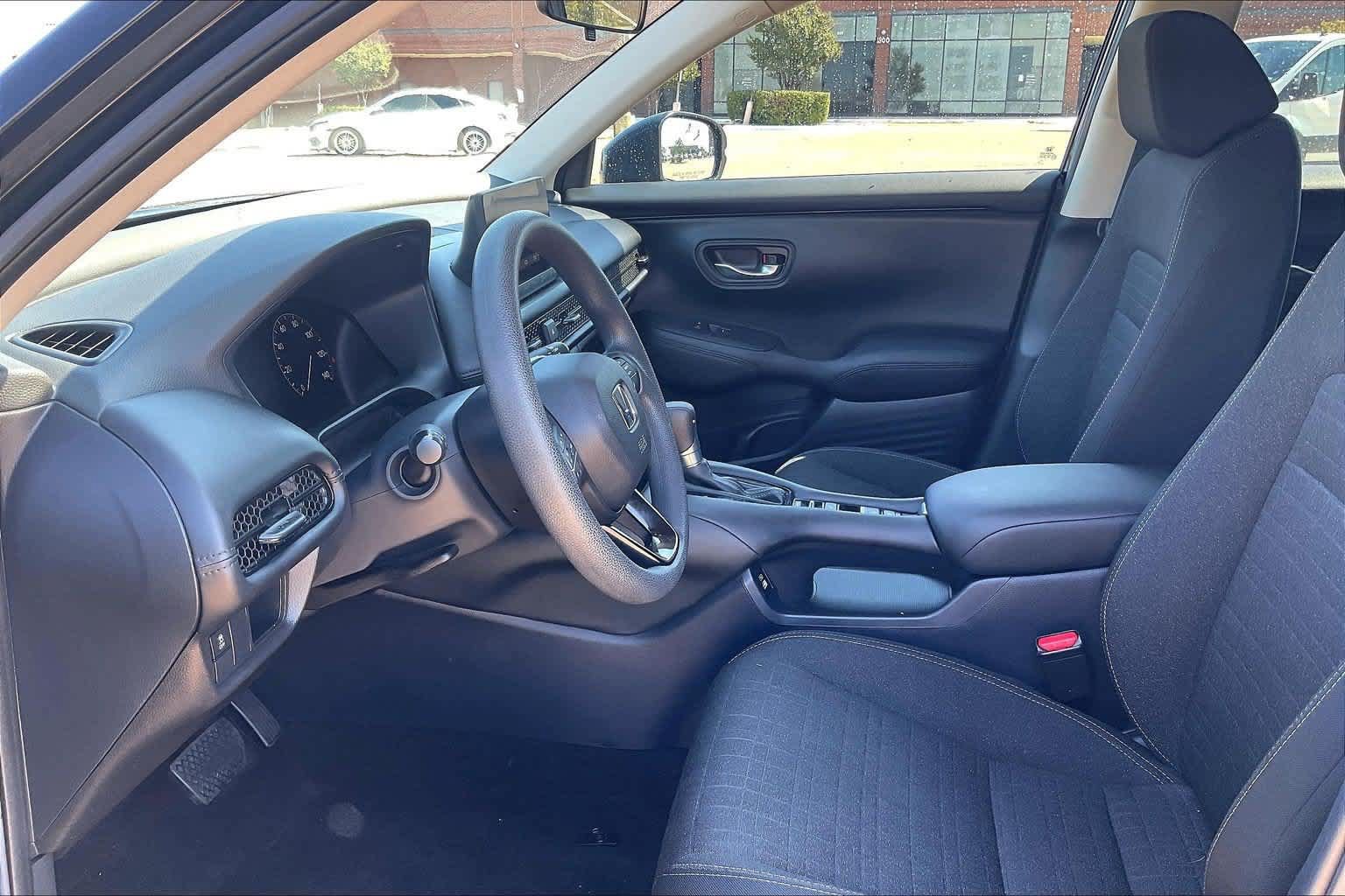 Used 2023 Honda HR-V LX image 2