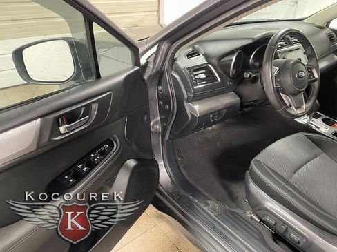 Used 2019 Subaru Outback 2.5i Premium image 10