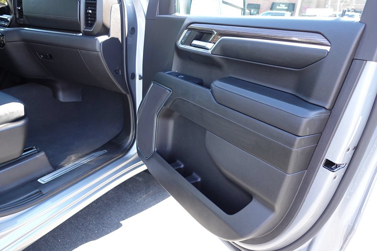 Used 2024 Chevrolet Silverado 1500 LT AWD/4WD image 34