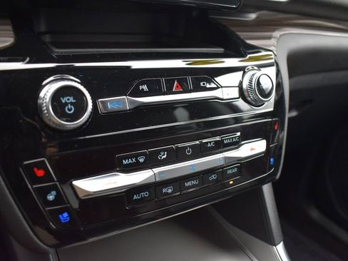 Used 2022 Ford Explorer Limited image 21