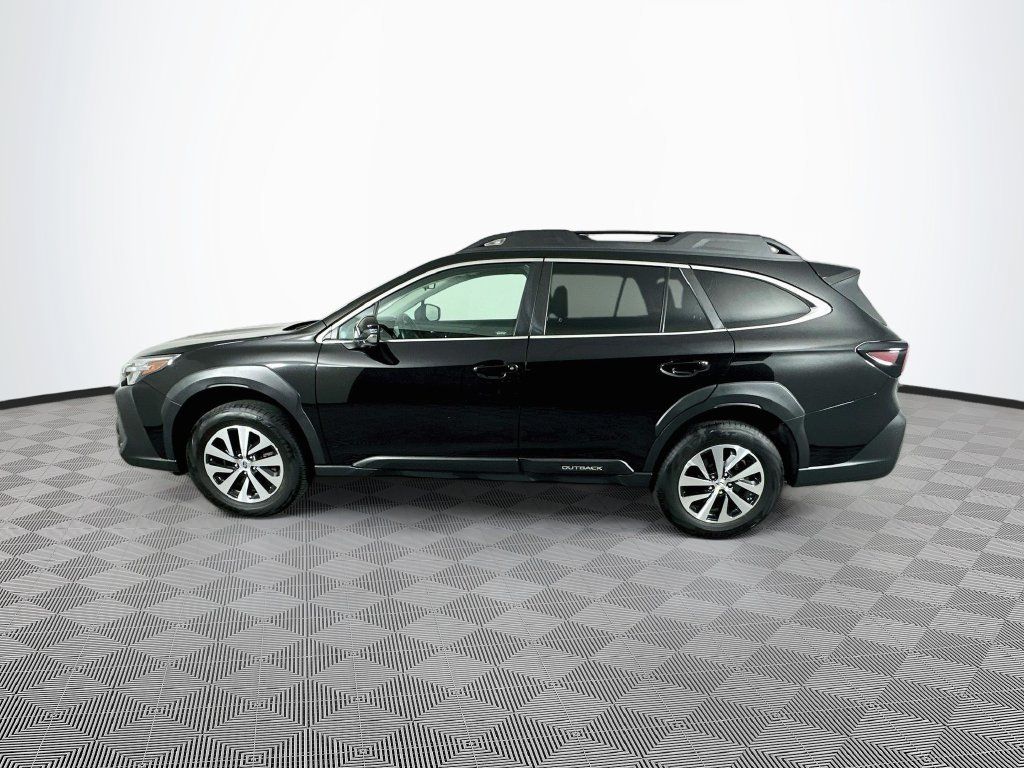 Used 2024 Subaru Outback Premium AWD/4WD image 6