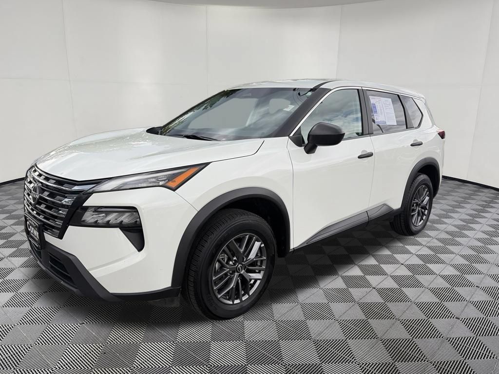 Used 2024 Nissan Rogue S AWD/4WD image 4