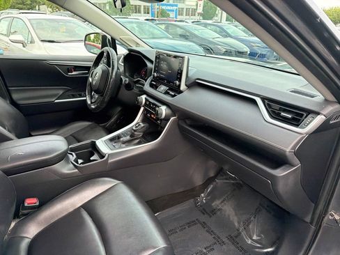 Used 2019 Toyota RAV4 XLE Premium w/ Cold Weather Package AWD/4WD image 11