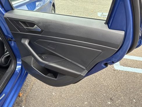 Used 2022 Volkswagen Jetta SE image 30