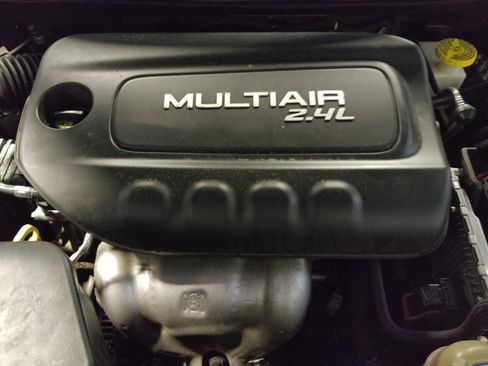 Used 2019 Jeep Cherokee Latitude Plus w/ Comfort/Convenience Group image 30