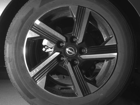 Used 2025 Nissan Sentra SV FWD image 15