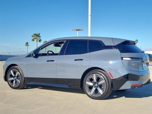 Used 2023 BMW iX xDrive50 image 3