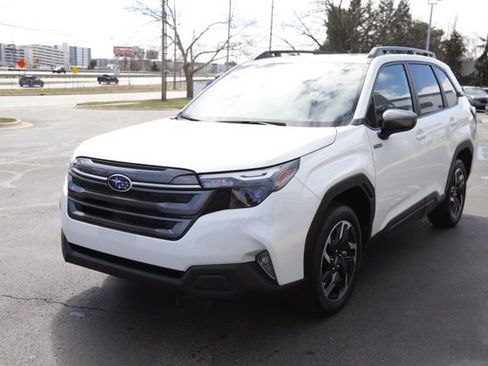 Used 2025 Subaru Forester Premium image 9