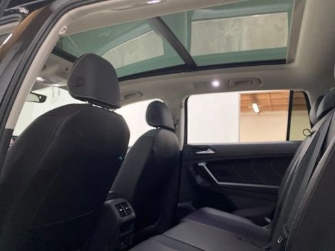 Used 2023 Volkswagen Tiguan SE w/ Panoramic Sunroof Package FWD image 31