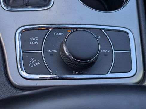Used 2020 Jeep Grand Cherokee Limited w/ Luxury Group II AWD/4WD image 20