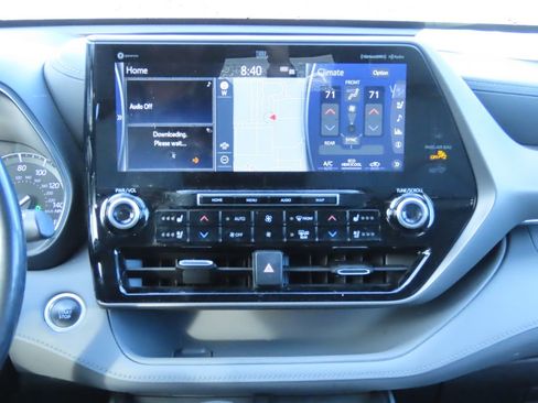 Used 2020 Toyota Highlander Limited image 8