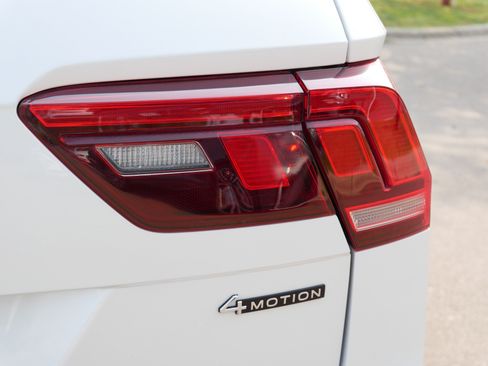 Certified 2023 Volkswagen Tiguan SE R-Line AWD/4WD image 17