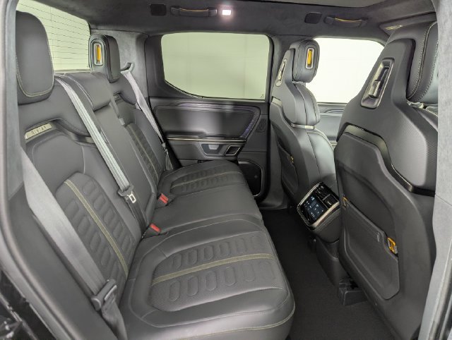 Used 2023 Rivian R1T Adventure Dual AWD/4WD image 20