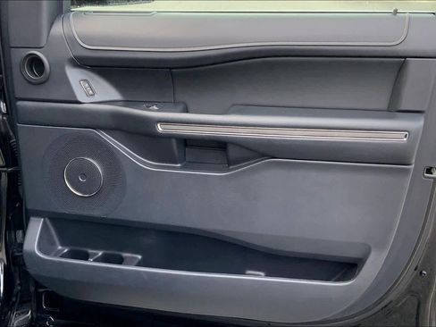 Used 2024 Ford Expedition XLT image 21