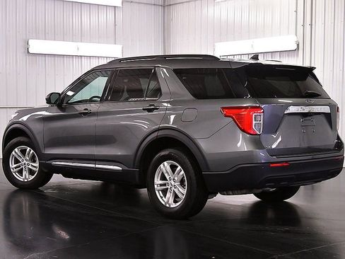 Used 2023 Ford Explorer XLT image 5