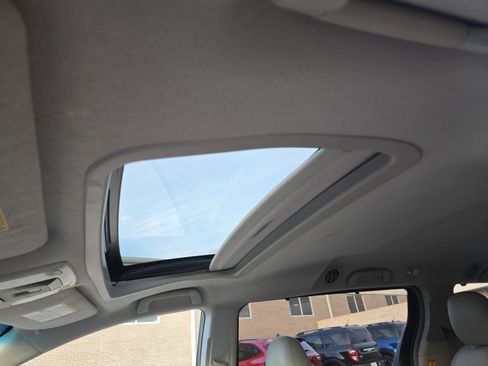 Used 2011 Toyota Sienna XLE image 32