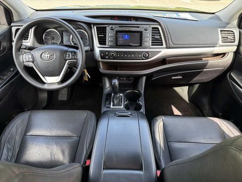 Certified 2017 Toyota Highlander LE FWD image 21