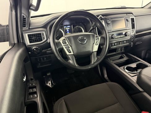 Used 2018 Nissan Titan SV w/ SV Convenience Package image 17