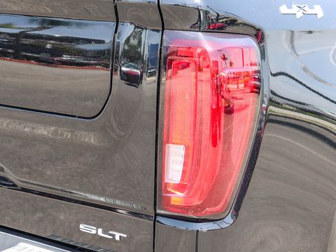Used 2019 GMC Sierra 1500 SLT w/ SLT Premium Plus Package AWD/4WD image 9