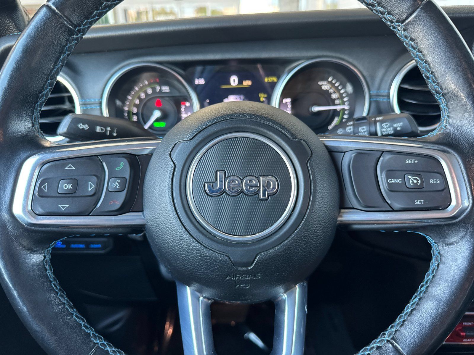 Used 2022 Jeep Wrangler Unlimited Rubicon 4xe w/ Cold Weather Group AWD/4WD image 27