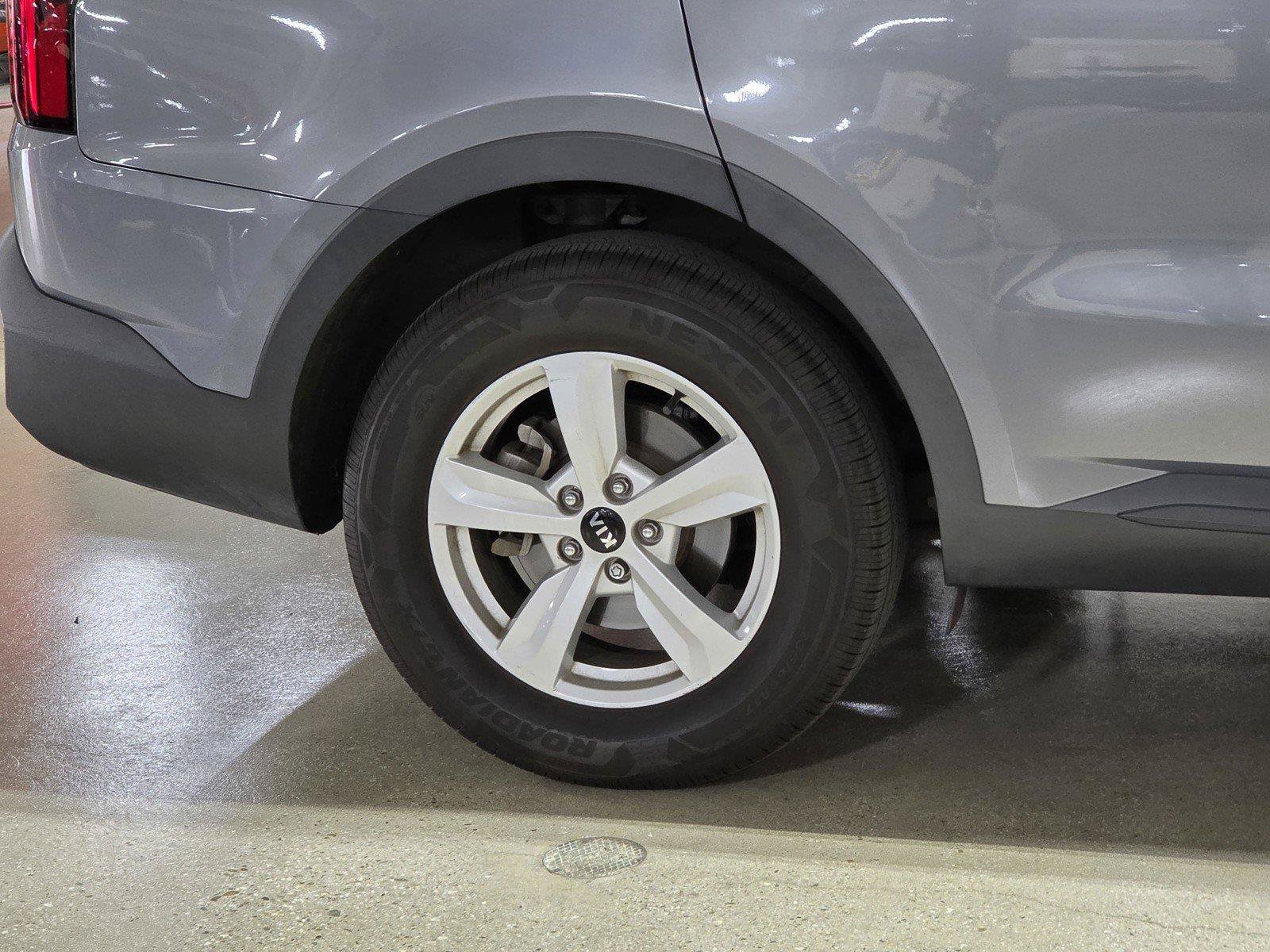 Used 2021 Kia Sorento LX FWD image 9