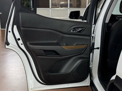 Used 2023 GMC Acadia SLE w/ Driver Convenience Package image 35