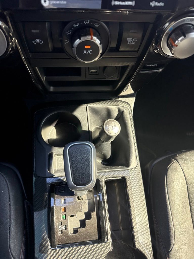 Used 2020 Toyota 4Runner TRD Off-Road Premium w/ Moonroof Package AWD/4WD image 10