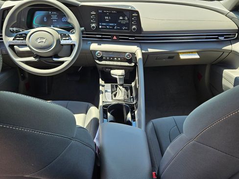 New 2025 Hyundai Elantra Hybrid FWD image 8