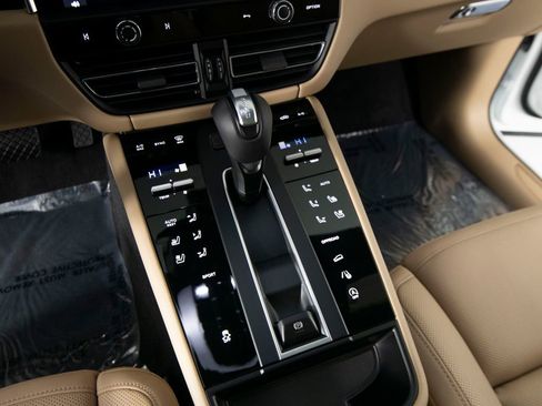 New 2026 Porsche Macan image 27