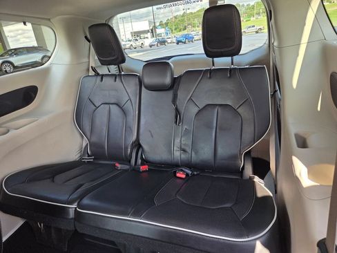 Used 2024 Chrysler Pacifica Limited FWD image 12