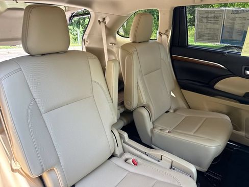 Used 2018 Toyota Highlander Limited AWD/4WD image 33
