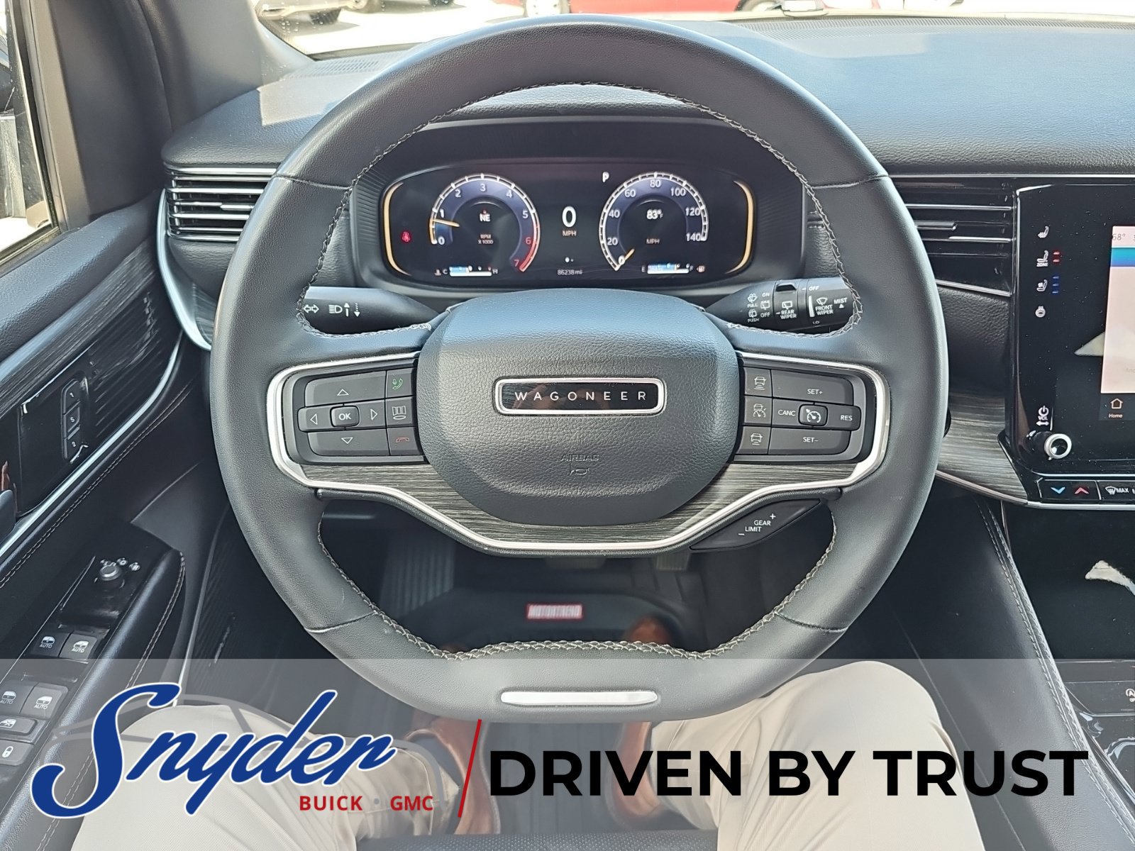 Used 2024 Jeep Wagoneer L Series II w/ Flexible Seating Group AWD/4WD image 12