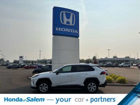 Used 2024 Toyota RAV4 LE AWD/4WD image 3