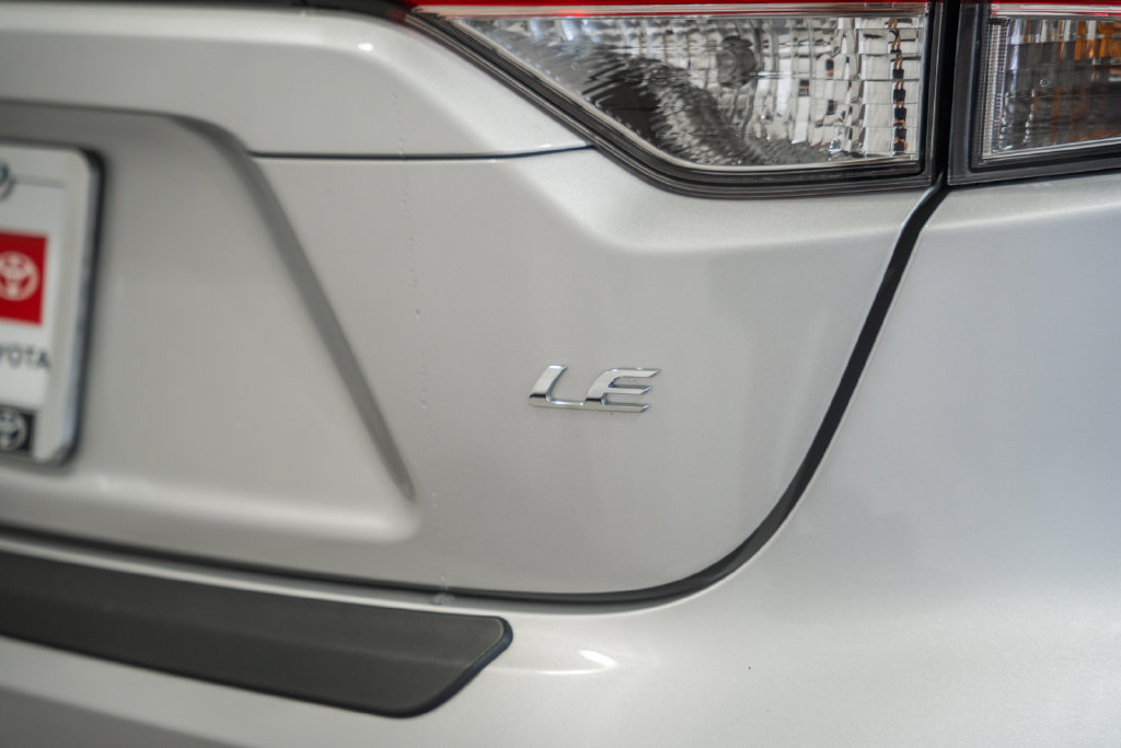 Used 2026 Toyota Corolla LE w/ LE Premium Package FWD image 7
