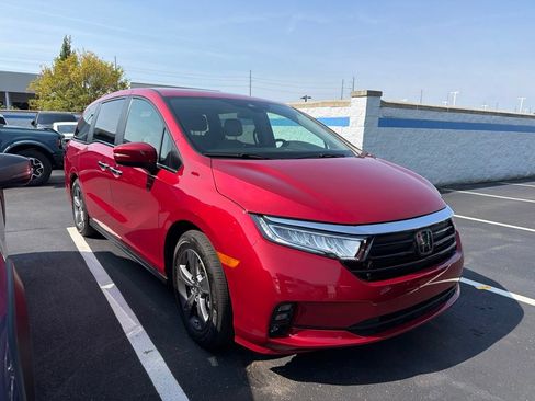 Certified 2024 Honda Odyssey EX image 4