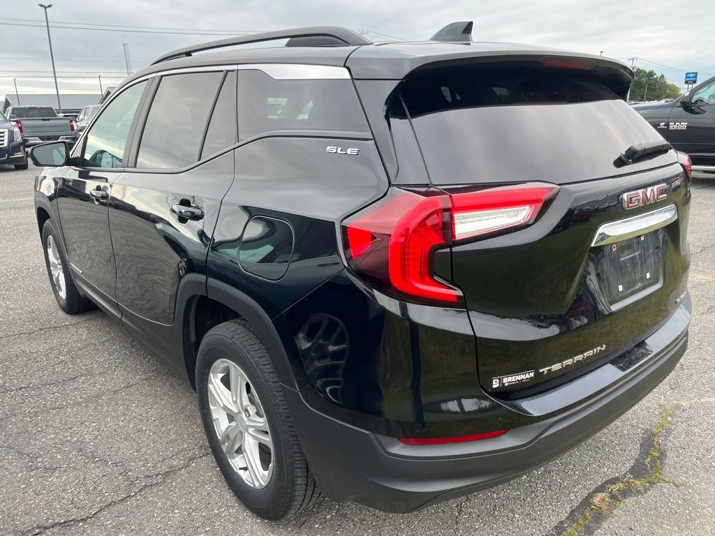 Used 2023 GMC Terrain SLE w/ Driver Convenience Package AWD/4WD image 4