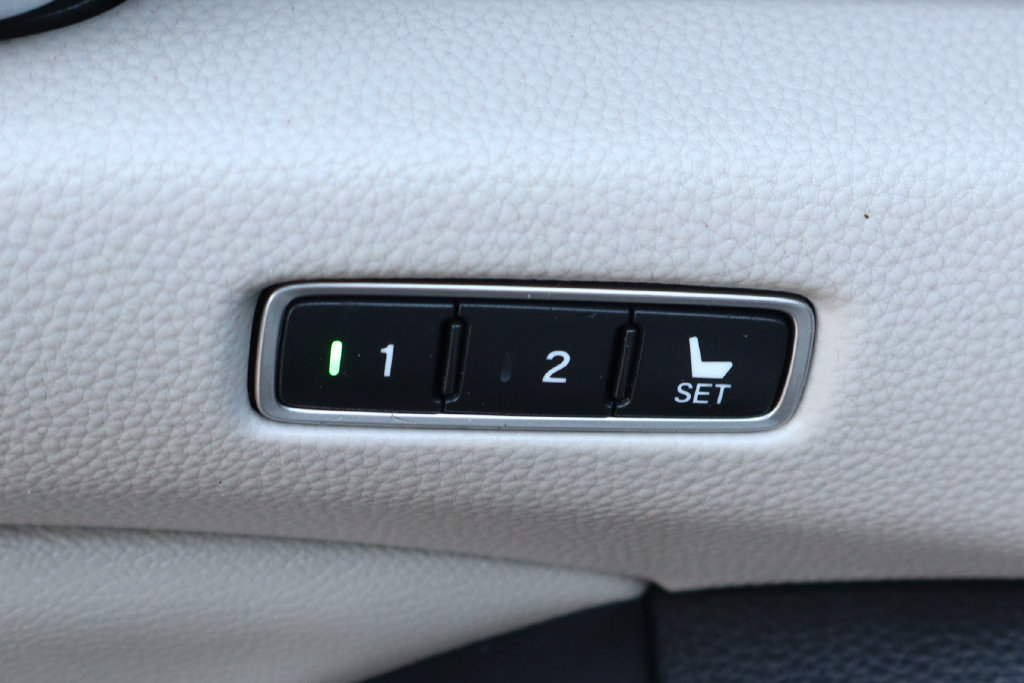 Used 2018 Honda Accord Touring image 18