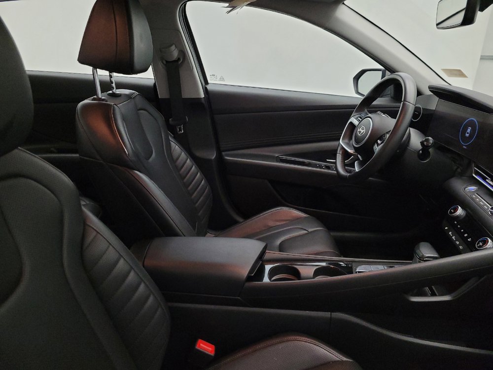 Used 2025 Hyundai Elantra Limited FWD image 21