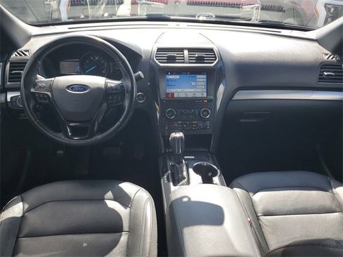 Used 2018 Ford Explorer XLT w/ Equipment Group 202A image 11