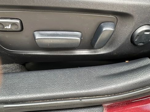 Used 2013 Toyota Avalon Limited image 40