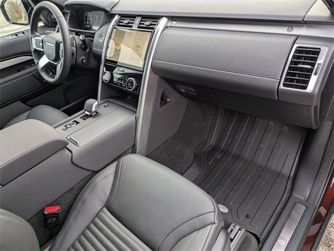 New 2026 Land Rover Discovery Limited Edition image 19