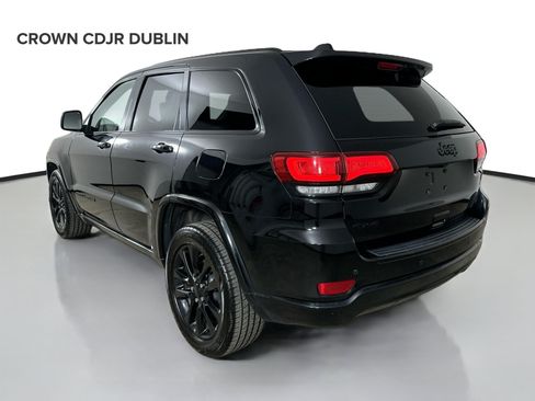Used 2018 Jeep Grand Cherokee Altitude AWD/4WD image 7