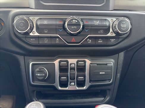 Used 2021 Jeep Gladiator Sport image 20