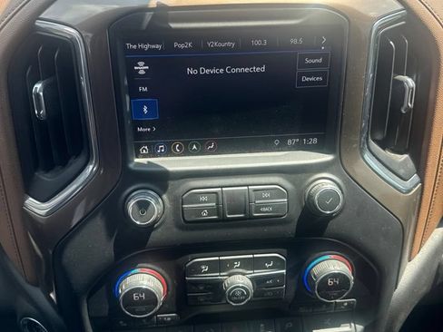 Used 2019 Chevrolet Silverado 1500 High Country w/ Technology Package AWD/4WD image 5