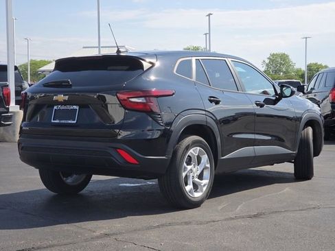 Used 2024 Chevrolet Trax LS w/ LS Convenience Package FWD image 19