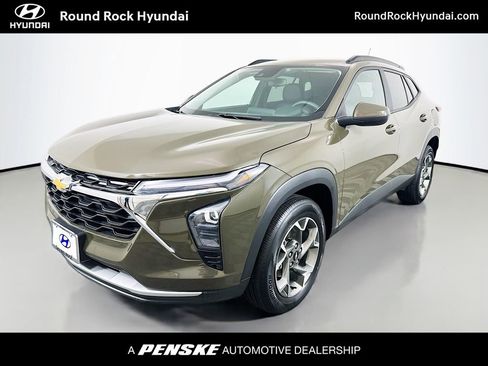 Used 2024 Chevrolet Trax LT image 1