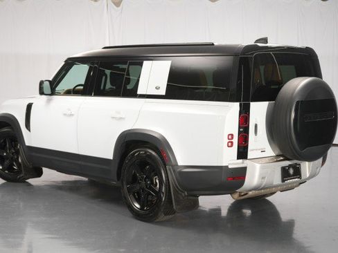 Used 2023 Land Rover Defender 130 SE image 27