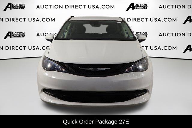 Used 2023 Chrysler Voyager LX FWD image 2