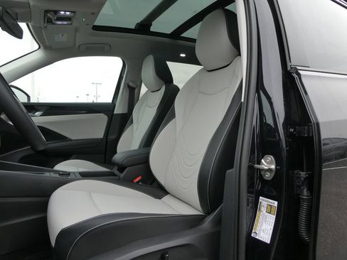 New 2026 Volkswagen Tiguan SE AWD/4WD image 2