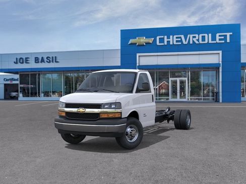 New 2026 Chevrolet Express 3500 w/ Power Convenience Package RWD image 8